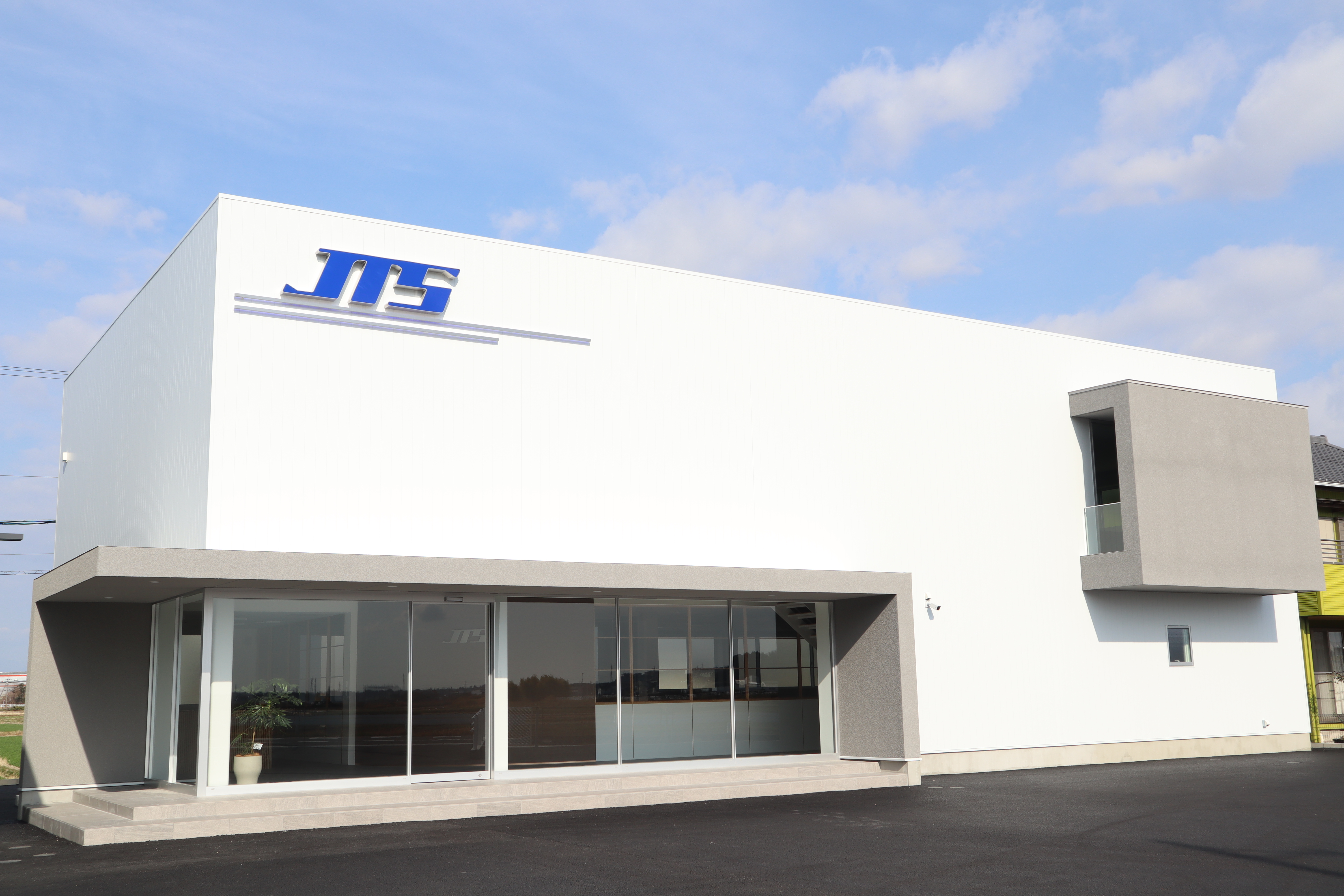 株式会社ジェイティーエス 本社外観